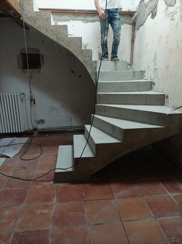 Création escalier béton sur mesure à LE CHAY