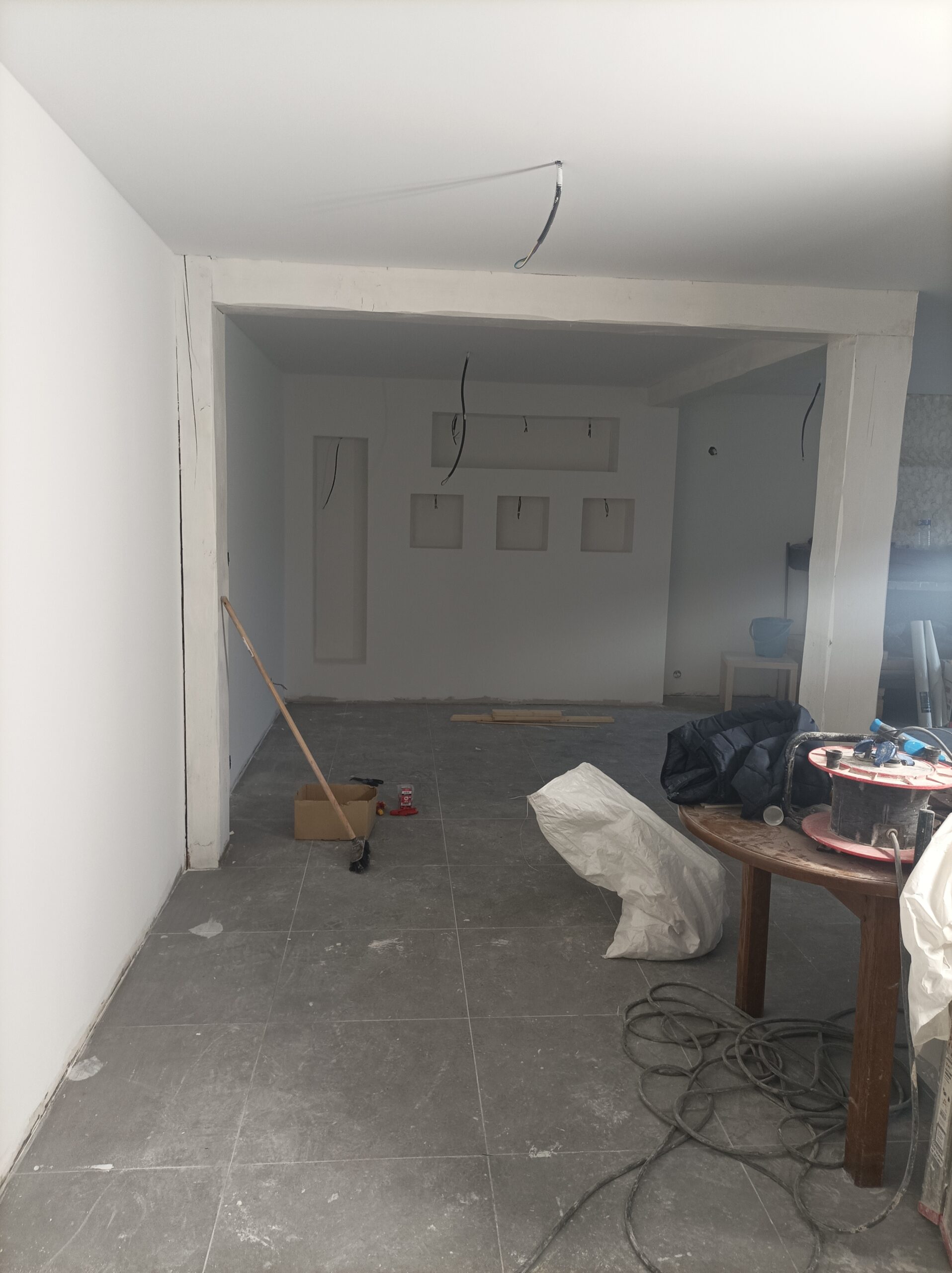 Rénovation intérieur salon avec création de niche sur mesure LES MATHES